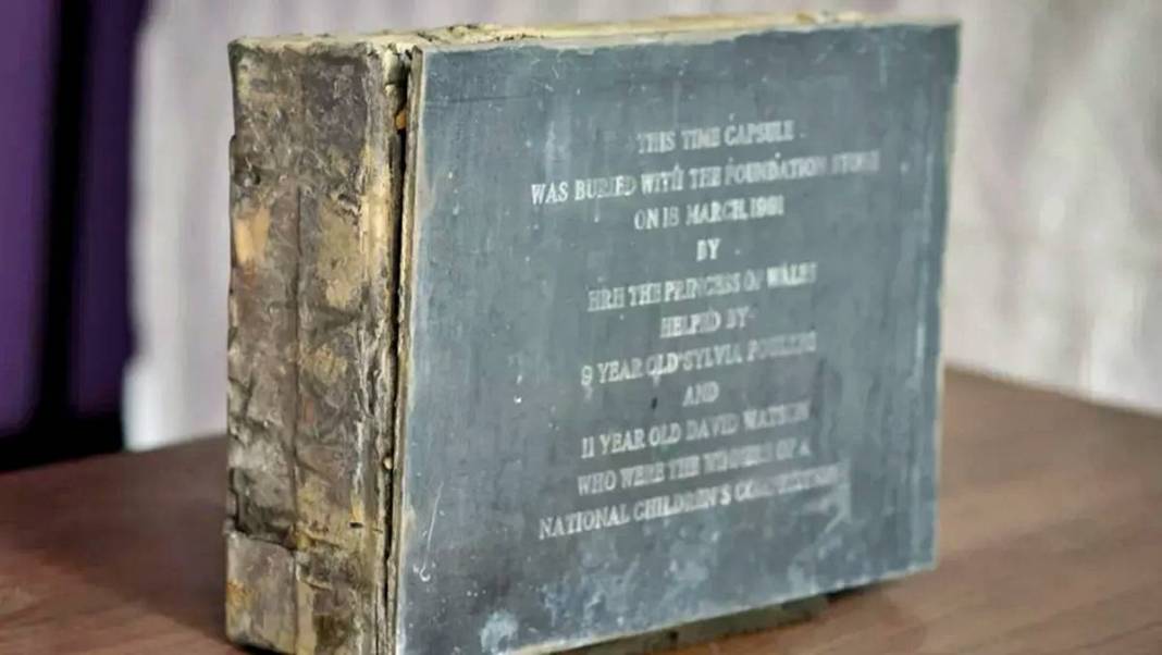 Prenses Diana'nın 100 yıl sonra açılması planlanan kapsülünü açtılar! 4